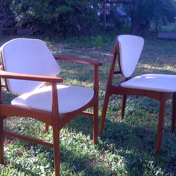 I wish I knew who designed or manufactured these chairs. 