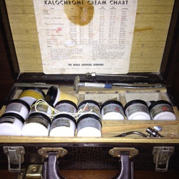 1940s or 1950s morticians make up kit