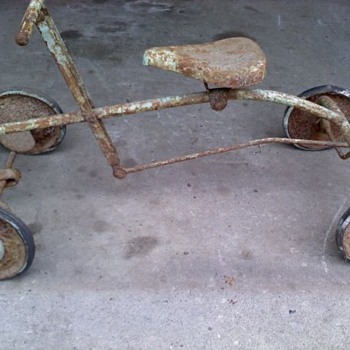 Dose anyone know what this is, name, age?