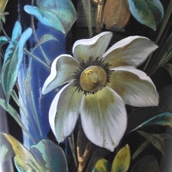 BIG BLACK BEAUTY HAND PAINTED ( HARRACH ? ) - Art Glass
