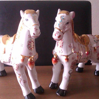 Two chinese horses