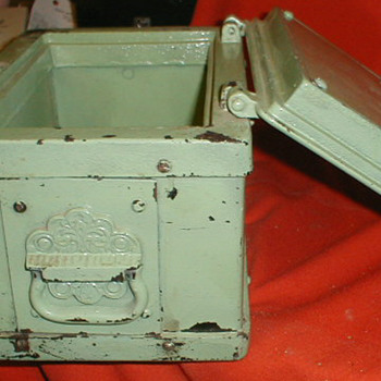 Stagecoach gold dust box