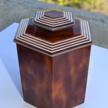 Lea Stein Box - 1970's - Fine Jewelry