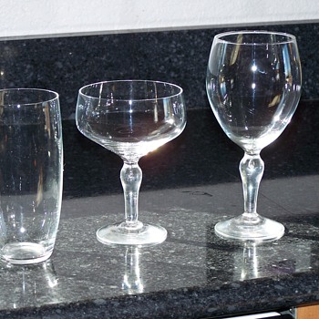 not sure if its stuben glass trying to find out - Art Glass