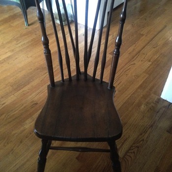 A Windsor that I can't identify. I love it! - Furniture