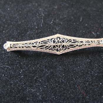Diana  bar pin