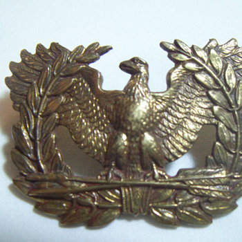 WWII EAGLE HAT BADGE/PIN JR GAUNT MADE IN LONDON WITH STAMP ON THE BACK