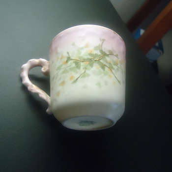WM. GUERIN& COMPANY LIMOGES PORCELAIN CUP FROM THE 1870S.