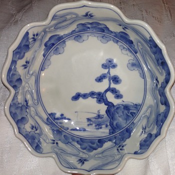 Beautiful b/w lotus shaped bowl