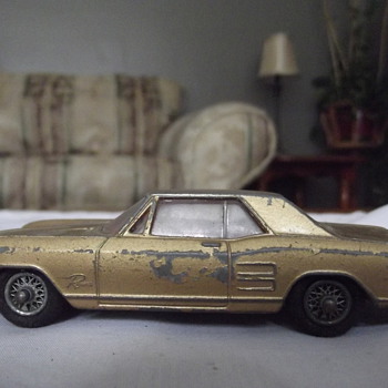 gold buick riviera - Model Cars