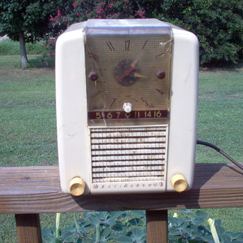 MY BEAT UP WESTINGHOUSE - Radios