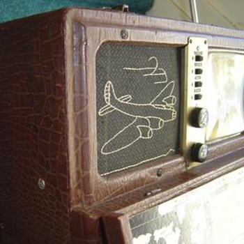 Rare light brown 7G605 Bomber transoceanic radio. 