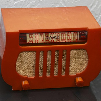 Dewald Model-A-501 - Radios