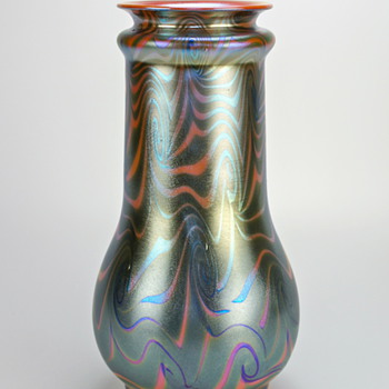 Durand King Tut art glass vase rare production shape 1824 - Art Glass