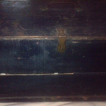 Old blue painted box - Furniture