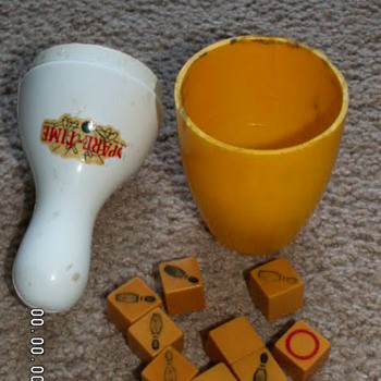 Antique/Vintage 1940's SPARE~TIME Bowling Game w/ Bakelite Dice Y-081 - Games
