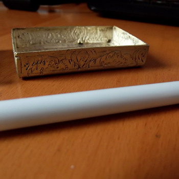 unknown thought it was chinese snuff box silver ?