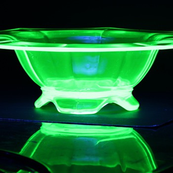 'Ringing Rock Monticello' Center Bowl by Imperial Glass - Glassware