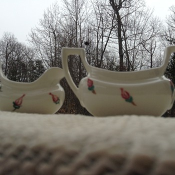 English teaware? porcelain creamer and sugar dish - Art Pottery