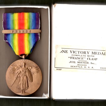 Two US Victory Medals w/France clasps and boxes - Military and Wartime