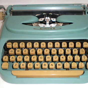 Vintage 1960's Aqua Singer Portable Typewriter