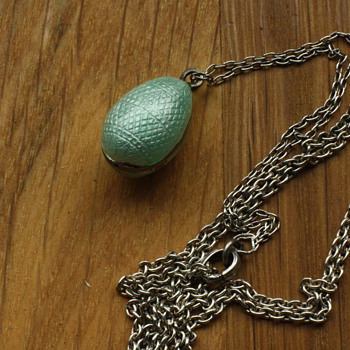 Mintgreen guilloché and enamel egg lavaliere - Fine Jewelry