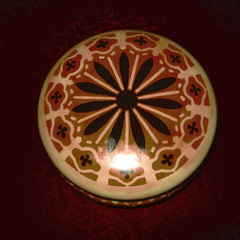 T&V Limoges France Vanity Box 7"