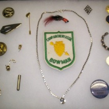 VINTAGE ODDS AND ENDS. SOME COINS, CUFF BRACLET AND MORE.