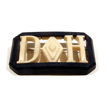 DOH - Vintage plastic initial pin