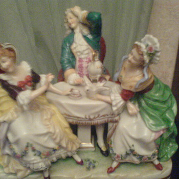 This is a beautiful and refined antique piece of china.I really have no clue about who mede it and where...Can you help,please?
