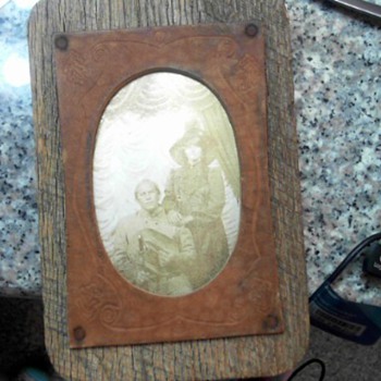 How old is that can anyone help ? 