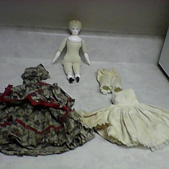 BLONDE CHINA HEAD DOLL AND CLOTHS - Dolls