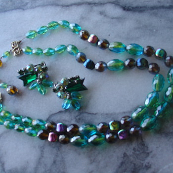 Hobe necklace and matching earrings
