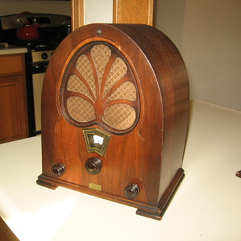 Willard Mini Pee Wee Cathedral Tube Radio - Radios