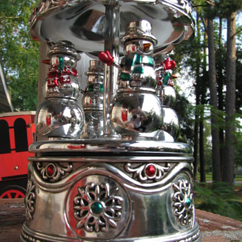 Twirling Snowmen Music box
