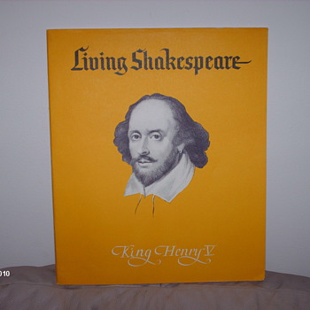 Living Shakespeare        THE TRAGEDY OF     KING  HENRY V    by William Shakespeare   - Books