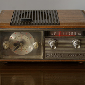 General Electric Solid State Radio.... - Radios