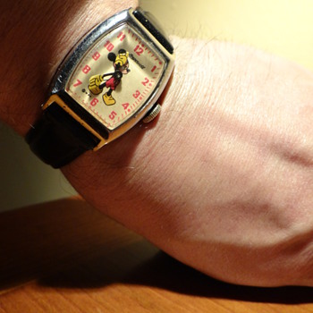 THANKYOU KERRY BUDDY FOR THE 1947 MICKEY MOUSE WATCH  - Wristwatches