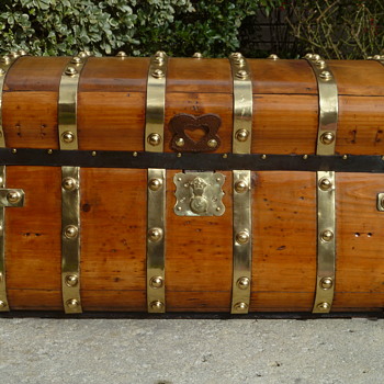 1846 - 1854 Six Brass Band Jenny Lind Antique Trunk - Furniture