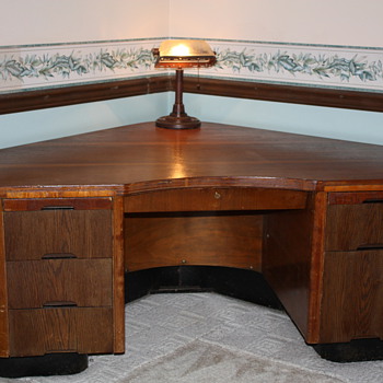 My desk of unknown heritage - Furniture