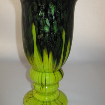 Ruckl glass vase with beautiful green aventurine and neon yellow pulls on Amethyst glass - Art Glass