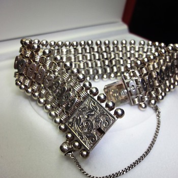 Victorian "classic"bracelet