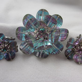 Vendome Saphiret? Sapphirine? Flower Brooch Earring Set - Costume Jewelry