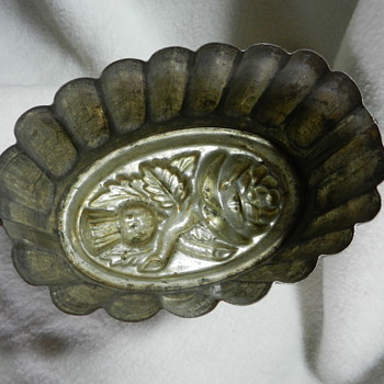 Thistle and Rose tin mold - Kitchen