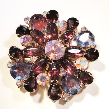 Vintage purple rhinestone glass brooch - Costume Jewelry