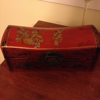 chinesse pillow box with signiture in chineses - Asian