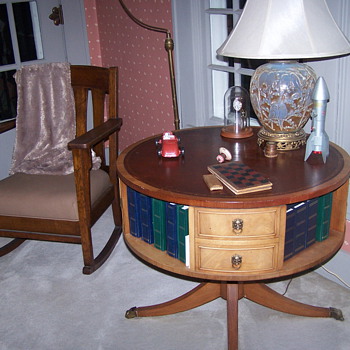 Round table - Furniture