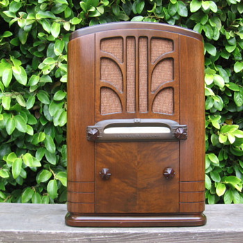 Vintage Art Deco General electric Model A-64 Tube Tombstone Radio - Radios
