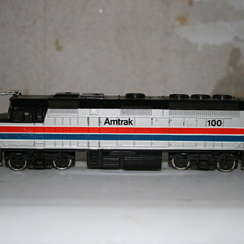 HO Scale Train Engine