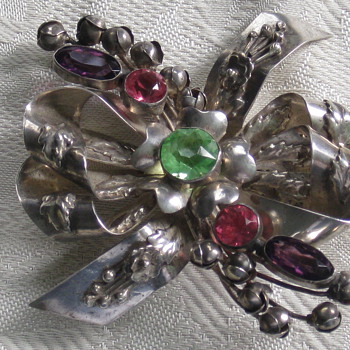 Hobe Brooch - Fine Jewelry